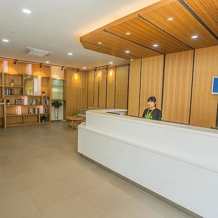 Hi Inn Canton Extérieur photo